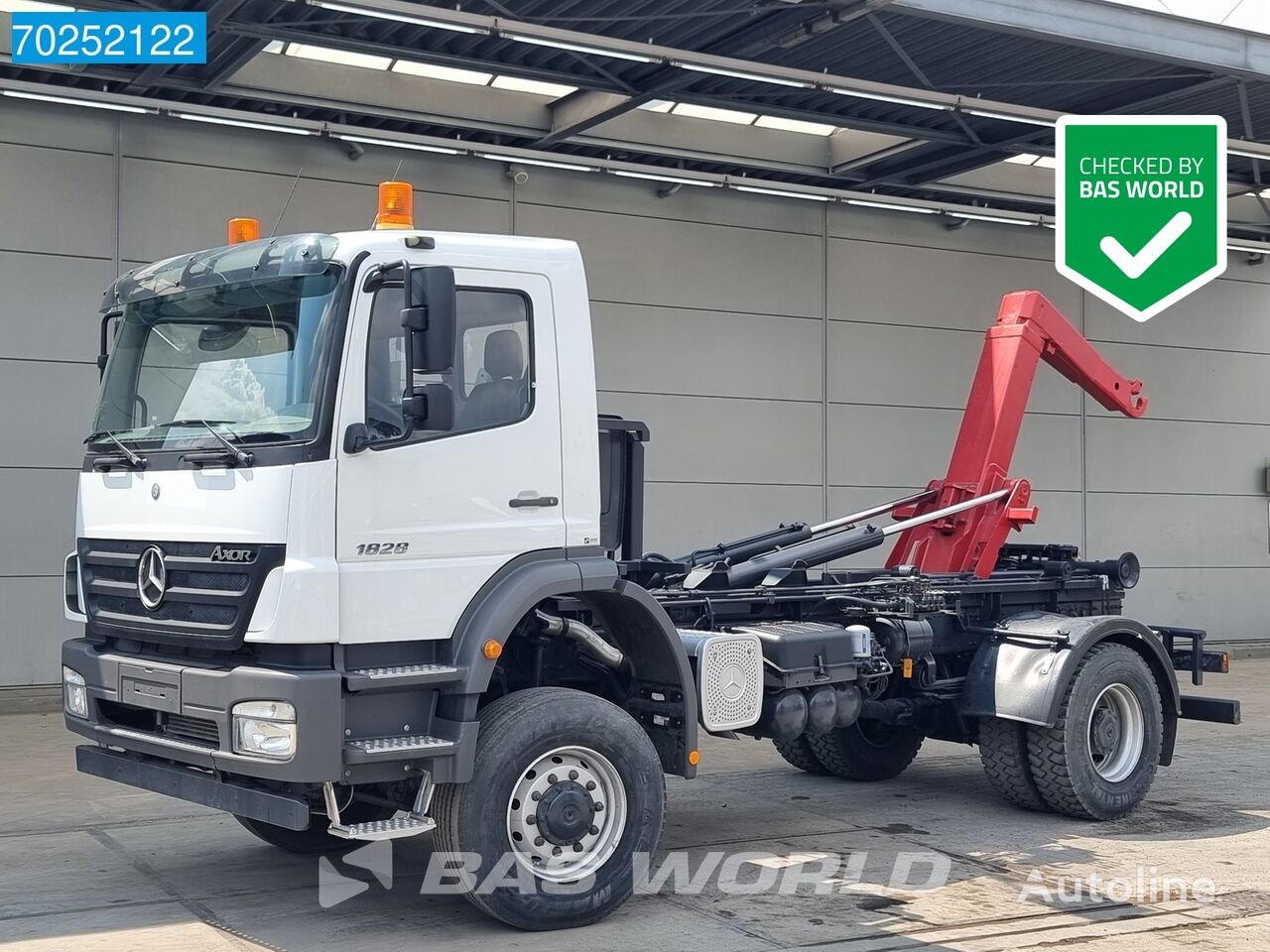 крюковой мультилифт Mercedes-Benz Axor 1828 4X4 HYVA 14T Full Steel Big-Axle Manual