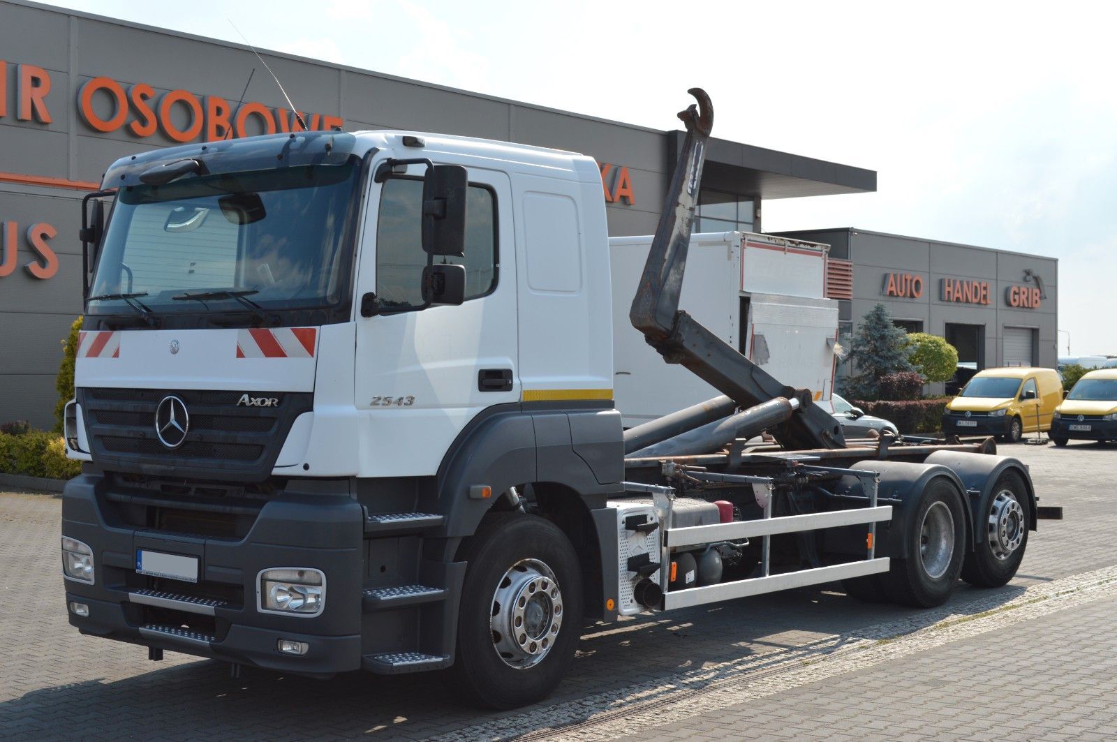 ciężarówka hakowiec Mercedes-Benz Axor 2543