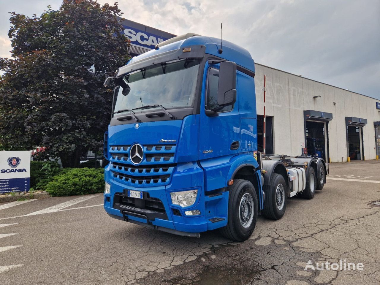 Mercedes-Benz UVIM240006 hook lift truck