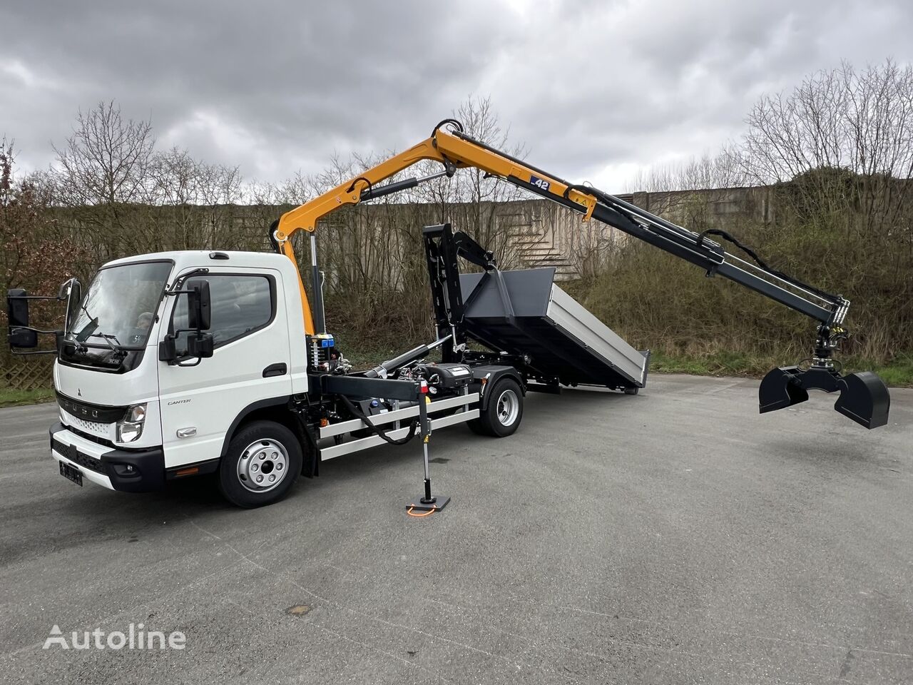 Mitsubishi FUSO 9C18  camión con gancho nuevo