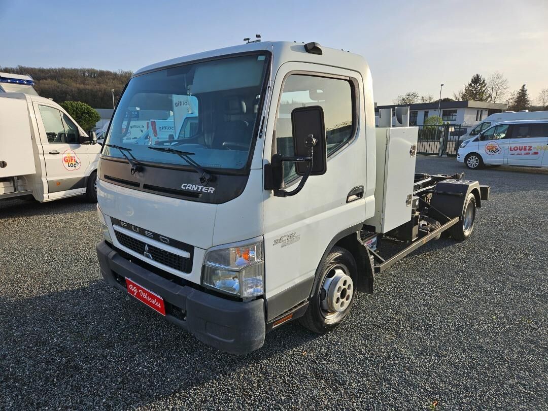 Mitsubishi Fuso Canter 3C15 hook lift truck