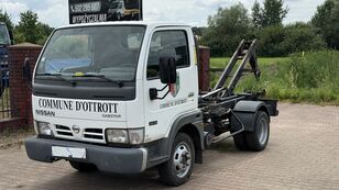 Nissan Cabstar camión con gancho