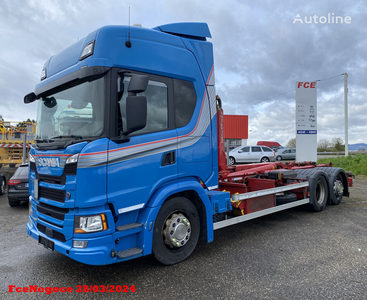 Scania G 450 camión con gancho siniestrado