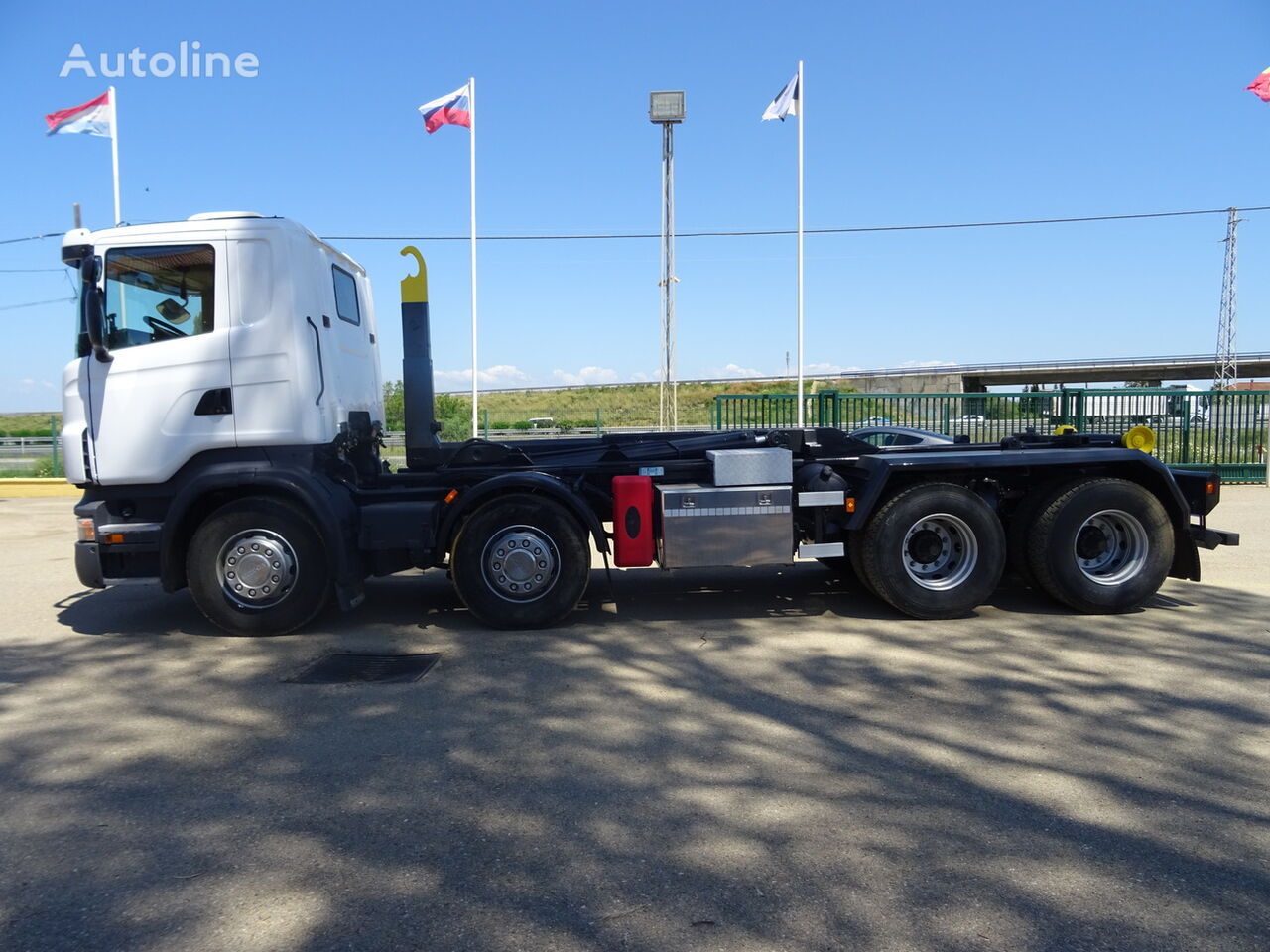 Scania P 420 hook lift truck