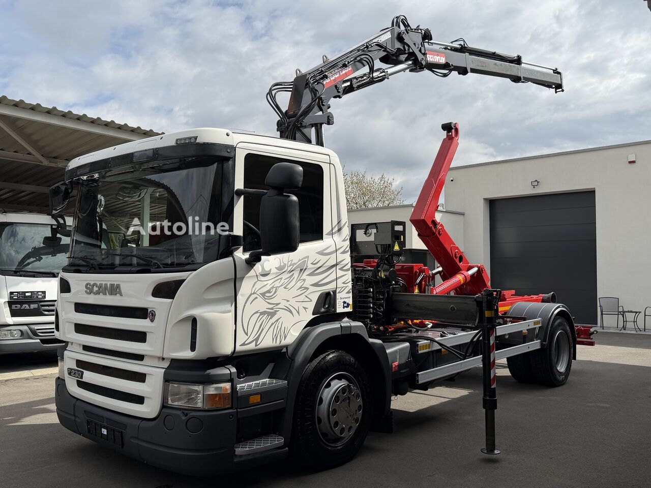 Scania P230 HÁKOVÝ NOSIČ HYDRAULICKÁ RUKA CONTAINER HOOKLIFT CRANE RADI camión con gancho - Autoline