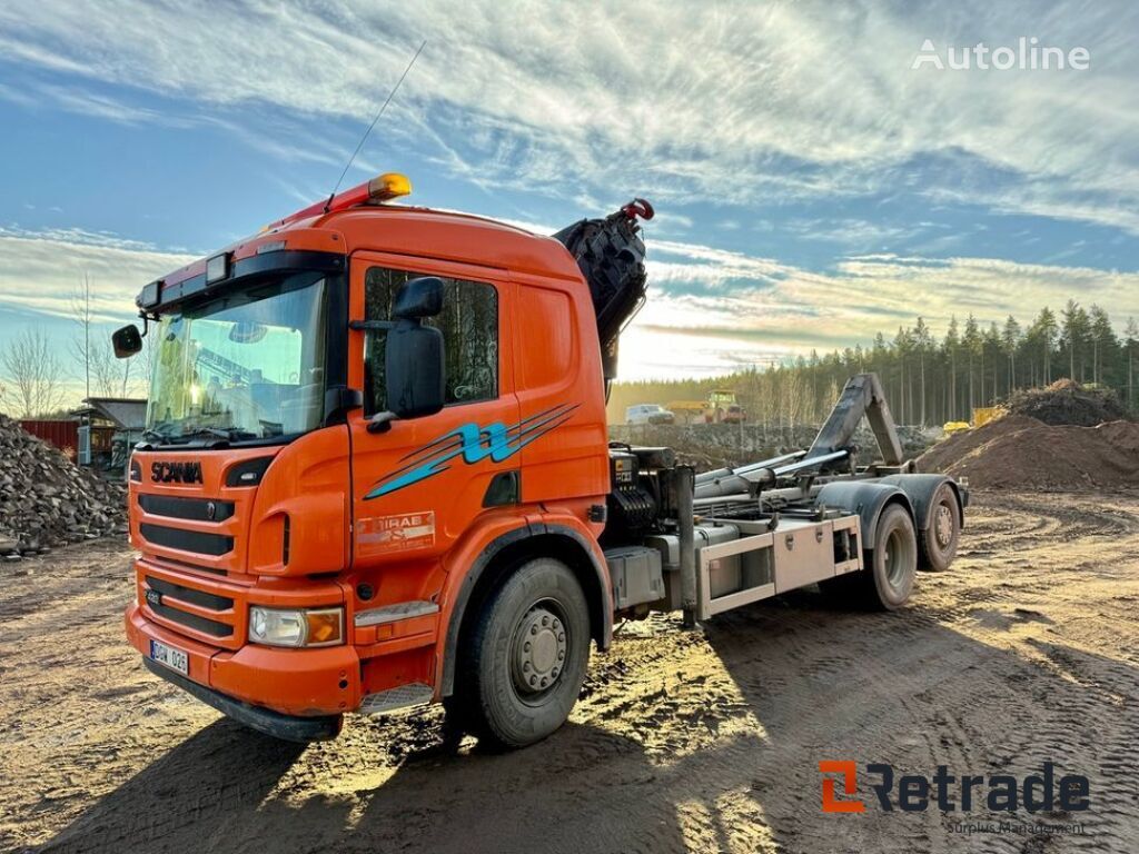 Scania P420LB6X2*4HSA camión con gancho