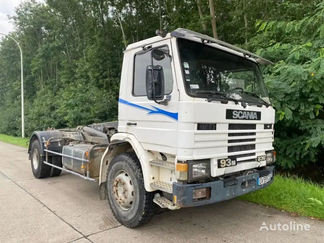 Scania P93 230 hook lift truck