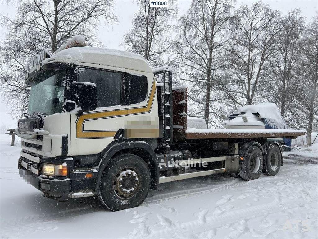 camion scarrabile Scania R124GB with plow mount and underbite