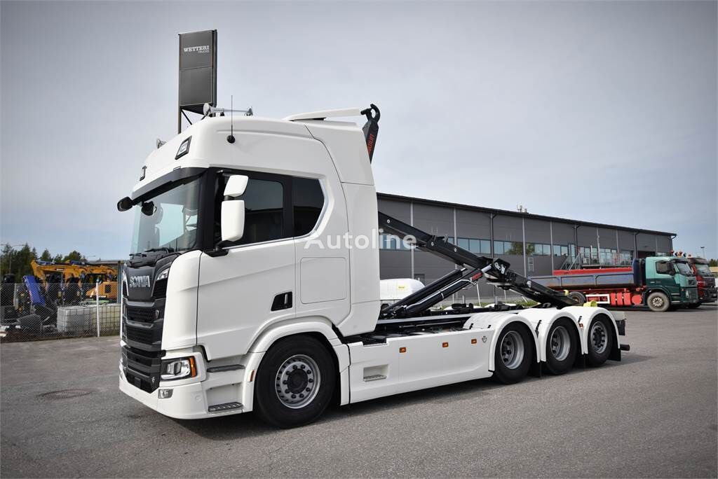 Scania R590 8X4 hook lift truck