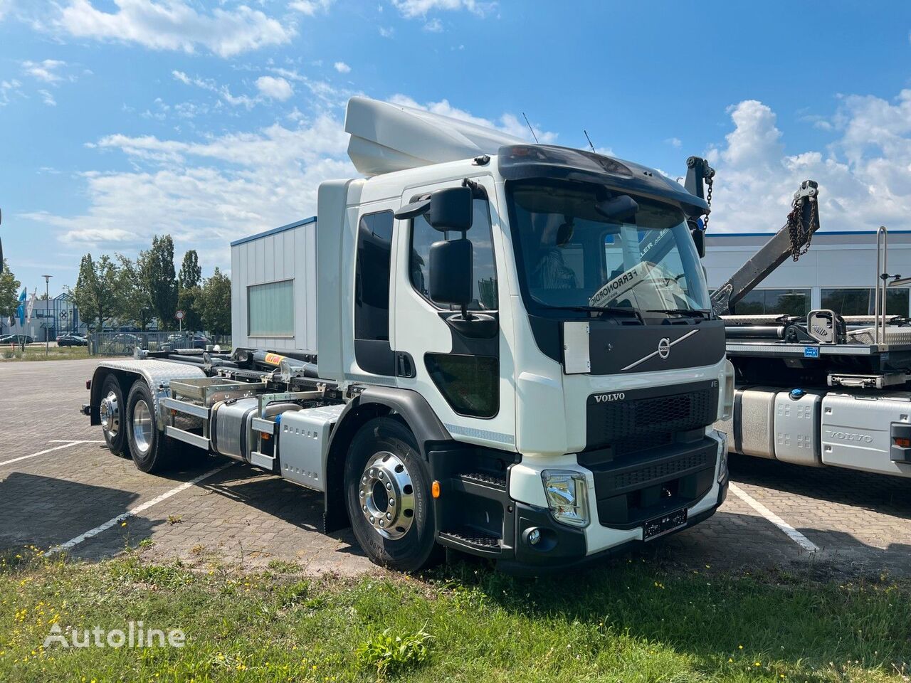 Volvo FE 320  hook lift truck