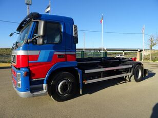 Volvo FM 300 cami&oacute;n con gancho