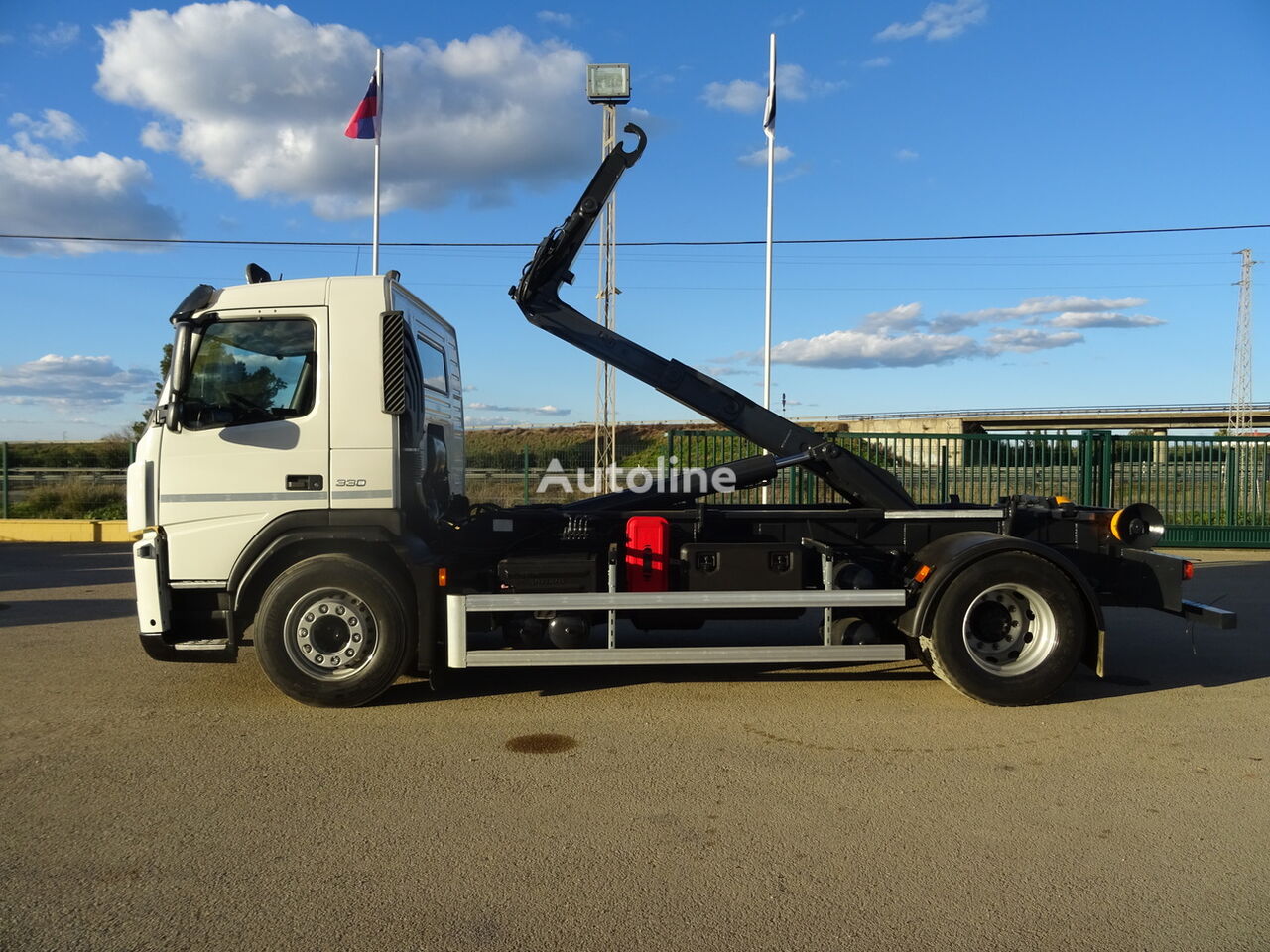 Volvo FM 330 hook lift truck