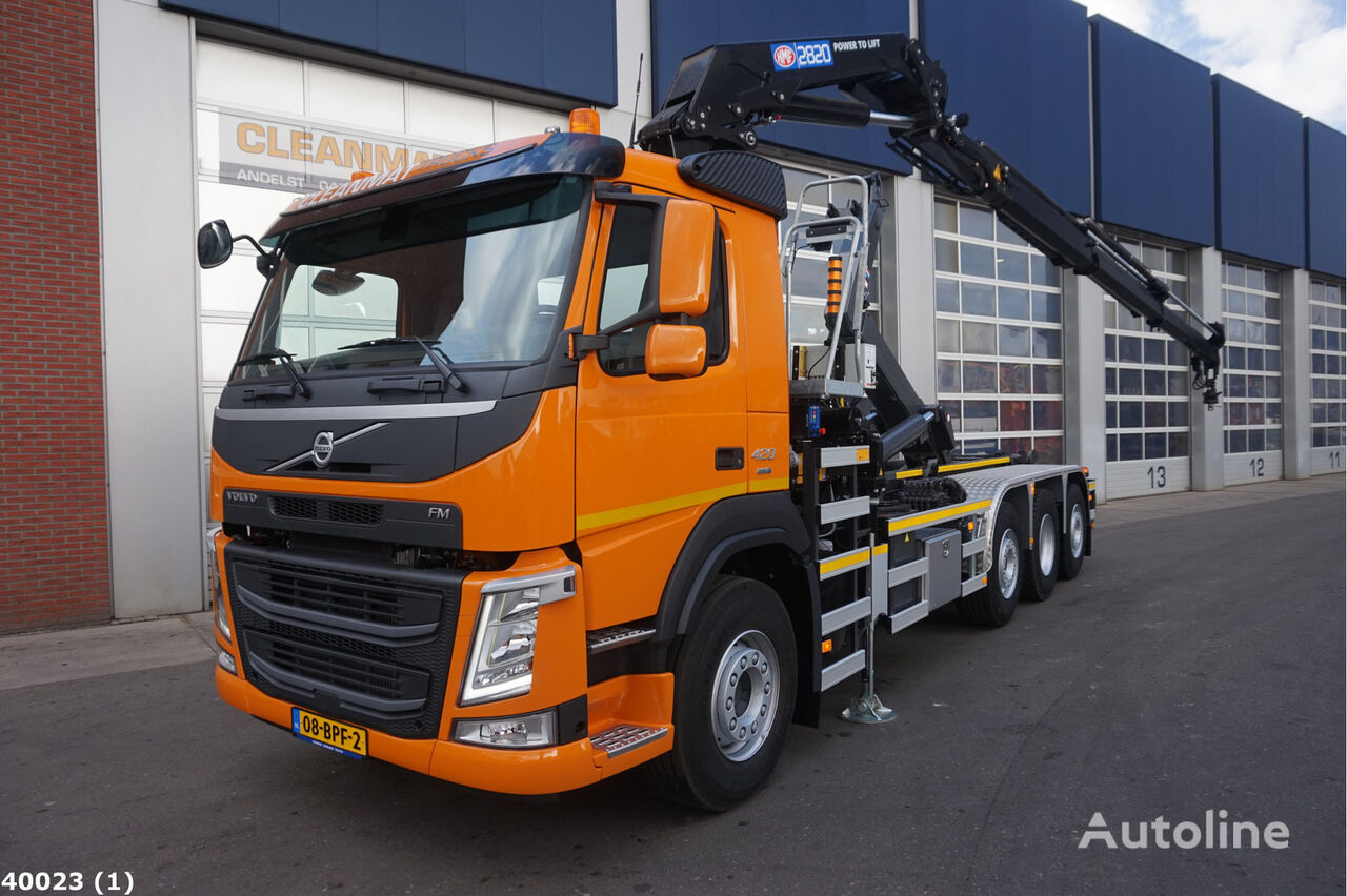 camião polibenne Volvo FM 420 8x2 HMF 28 ton/meter laadkraan