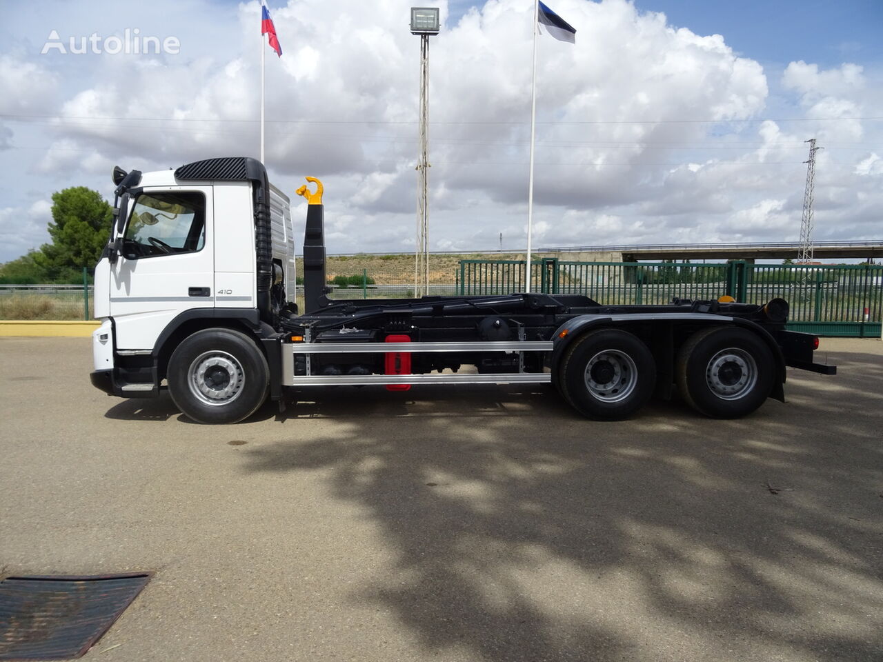 Volvo FMX 410 hook lift truck