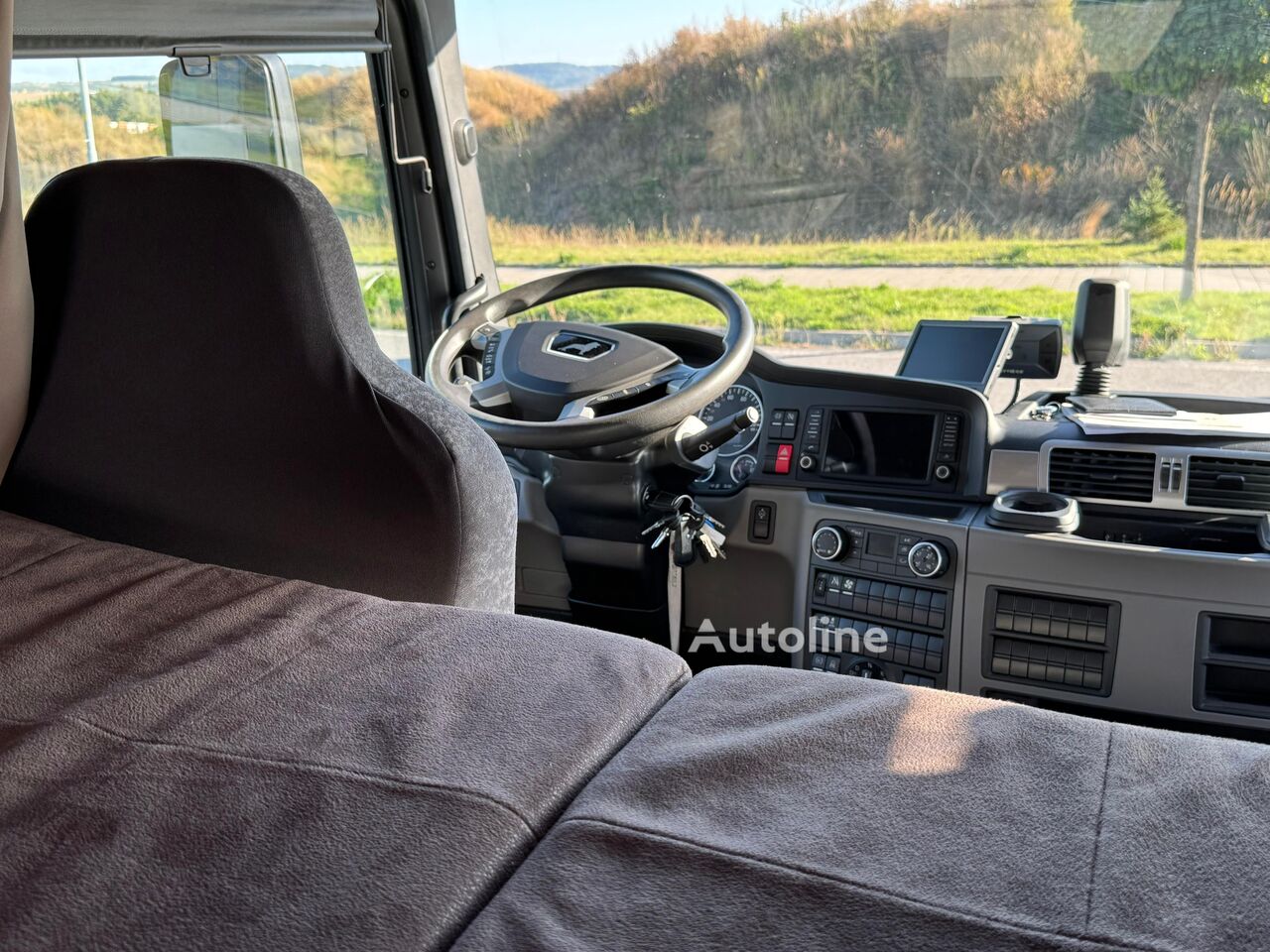 MAN TGL 12.220 horse truck - Autoline