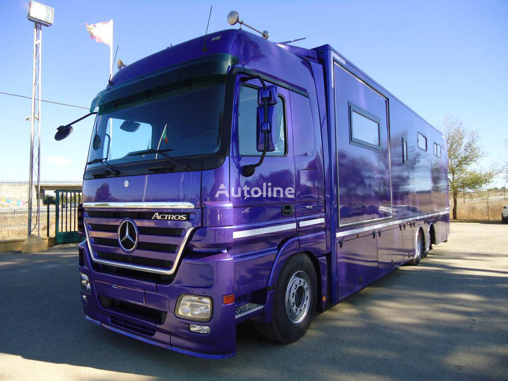 nákladní vozidlo pro přepravu koní Mercedes-Benz ACTROS 18 320