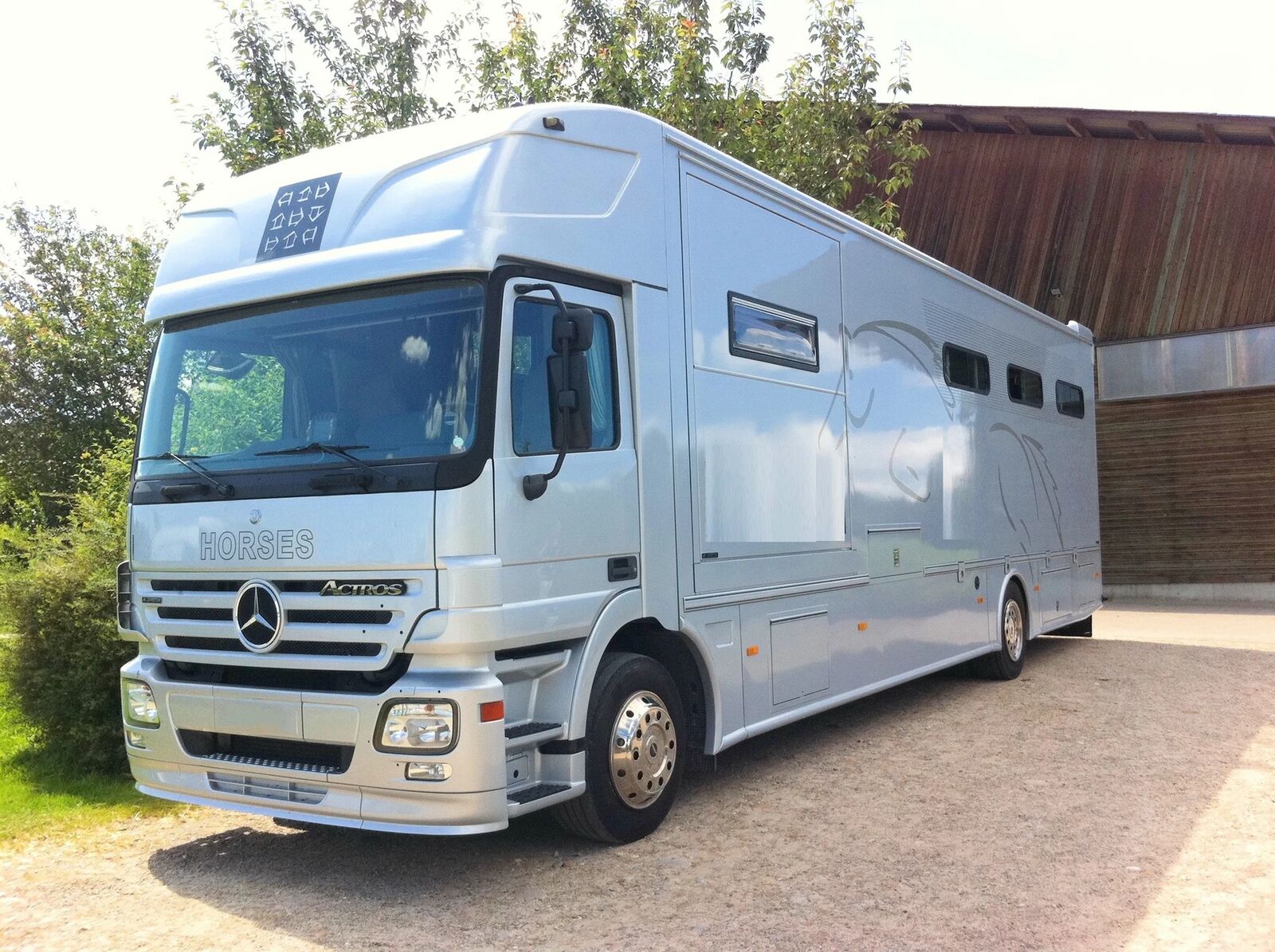 camion trasporto cavalli Mercedes-Benz Actros Horse transporter