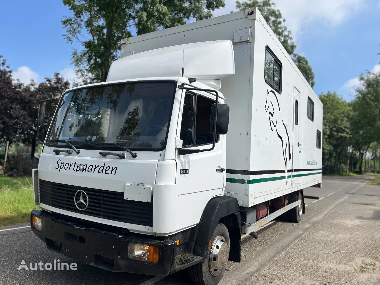 kamion za prevoz na kone Mercedes-Benz LK 814 Paardenwagen belgium regestration Like new !!!