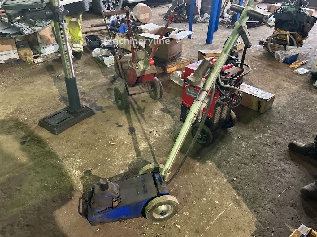 Okänt 20 ton car jack