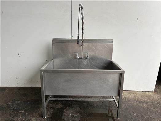 NNP Deep sink commercial sink