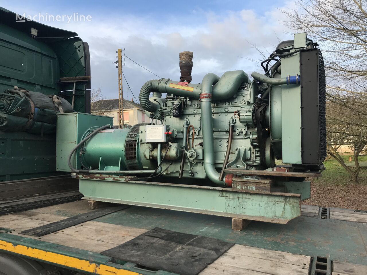 مولد كهربائي يعمل بالديزل DAF 230 kVA