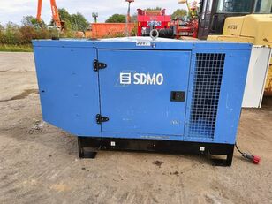 مولد كهربائي يعمل بالديزل SDMO J 44 K 44kva 64 A 35 kw generator aggregaat silent