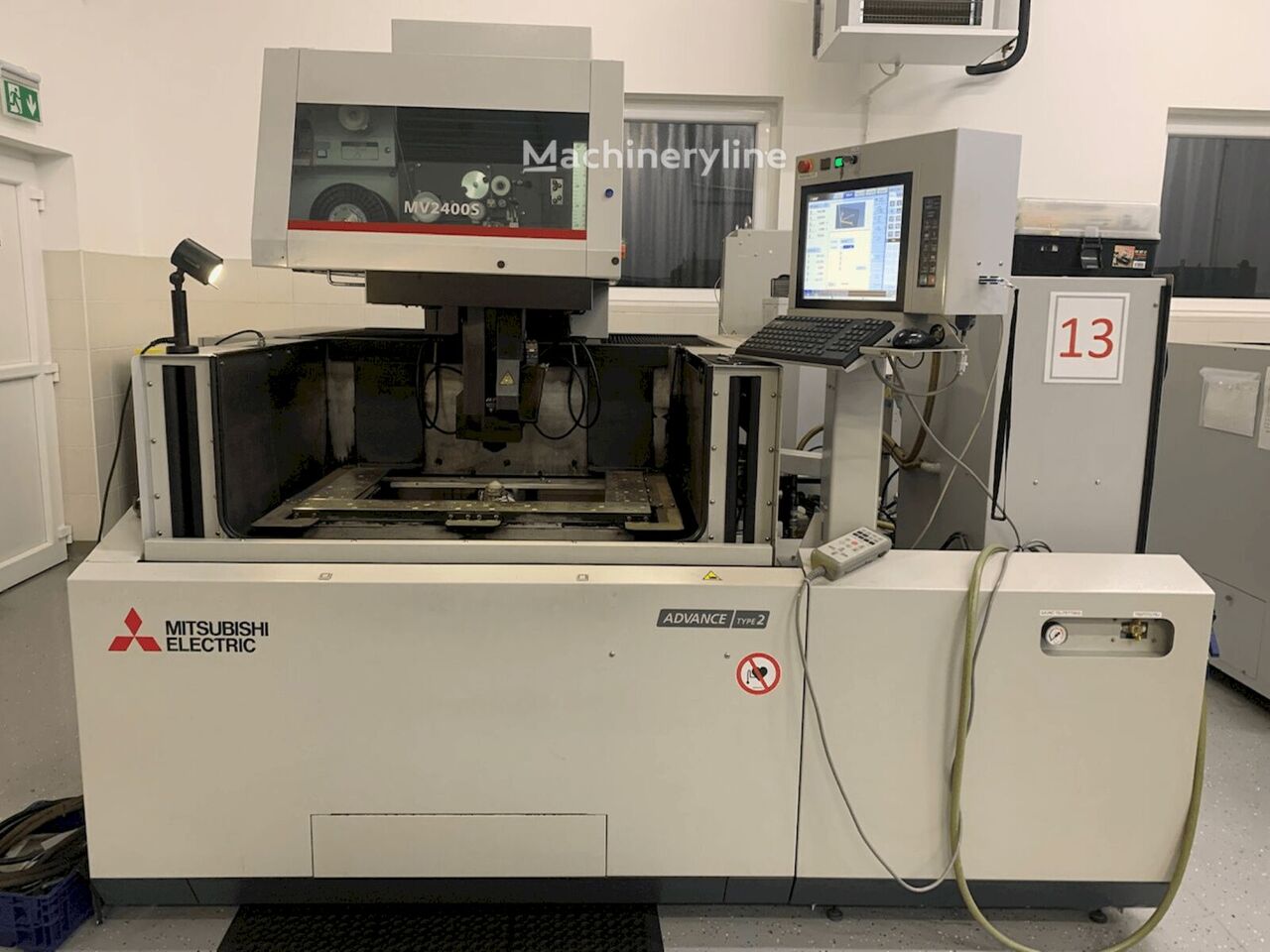 ماكينة تفريغ الشحنات الكهربائية الساكنة Mitsubishi MV2400S - Machineryline