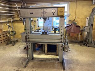 AGB LV hydraulisk press