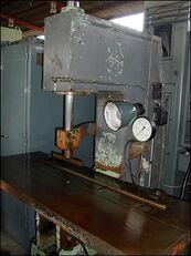 presse hydraulique Presse / Raeummaschine