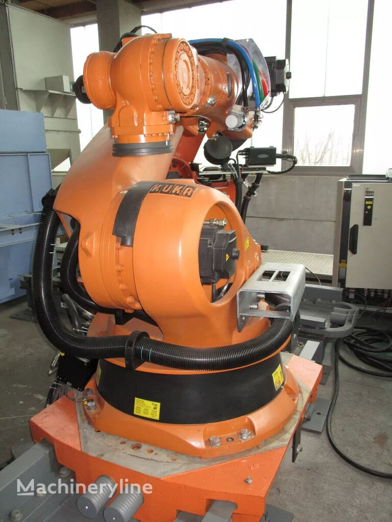 промышленный робот KUKA KR 200comp Serie 2000 mit Verfahrachse 4 Meter lang