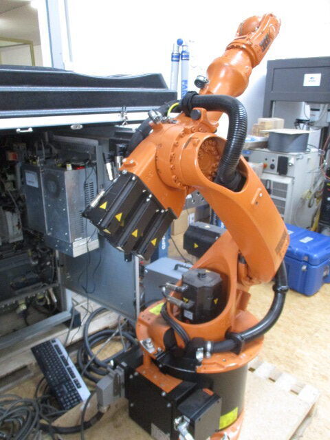 KUKA KR6-2 KRC2ed05 industrial robot