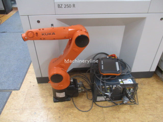 robot industriel KUKA KR6 R900 sixx KRC4