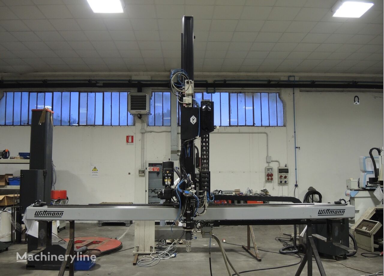 Wittmann W632 industrial robot