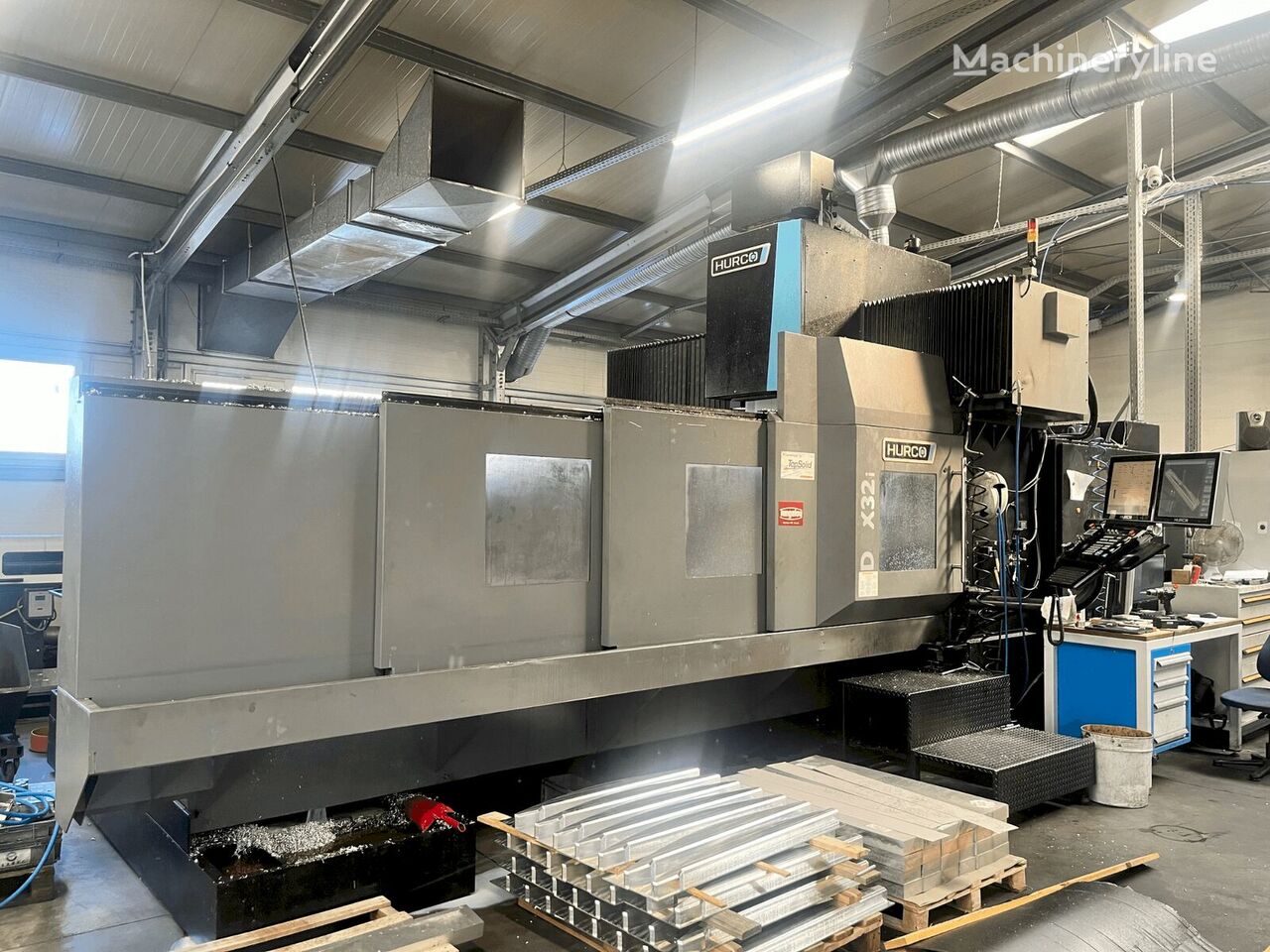 Hurco DCX32i machining centre