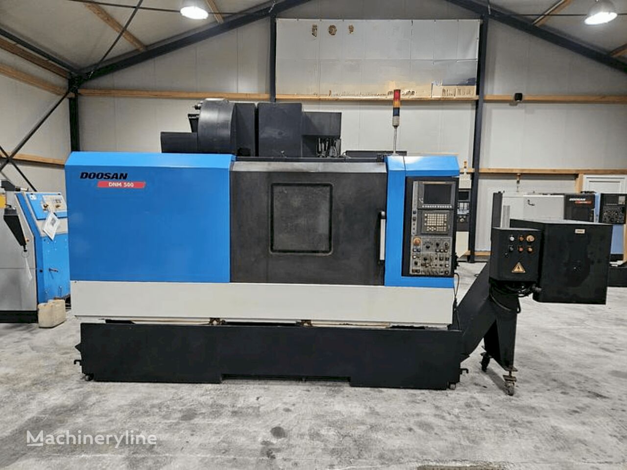 Doosan DNM 500 metal milling machine