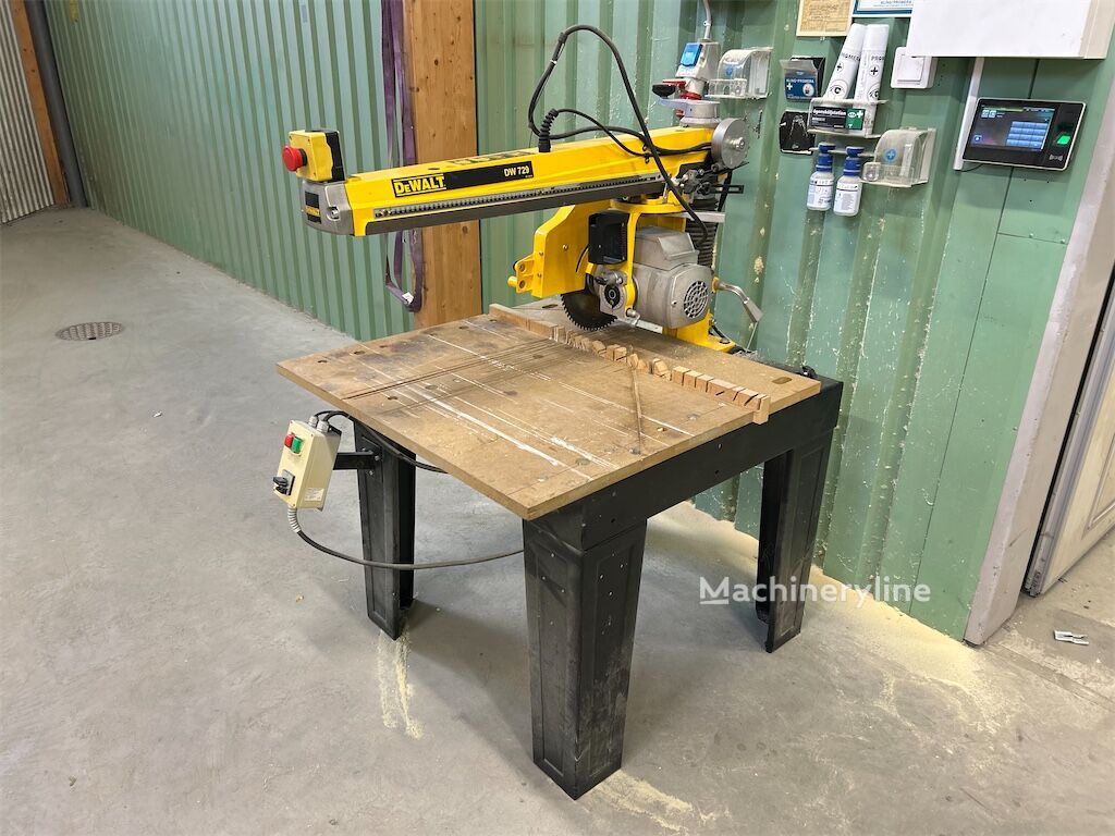 gergaji miter DeWalt DW 729