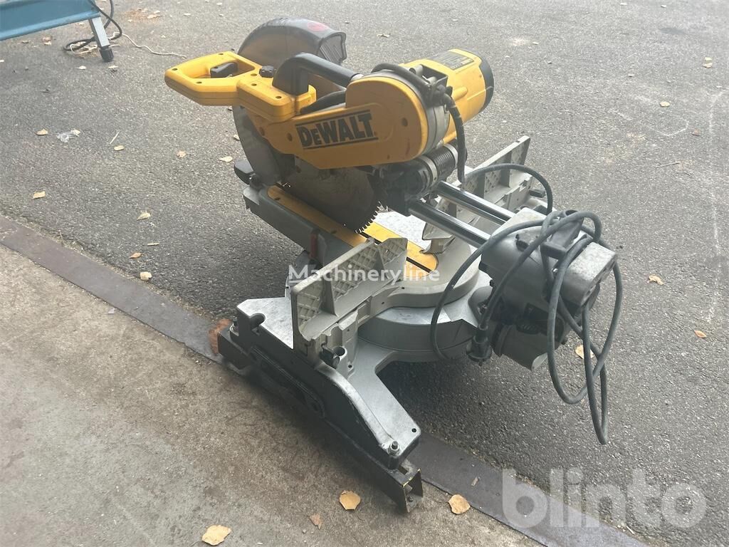 DeWalt DW718 miter saw