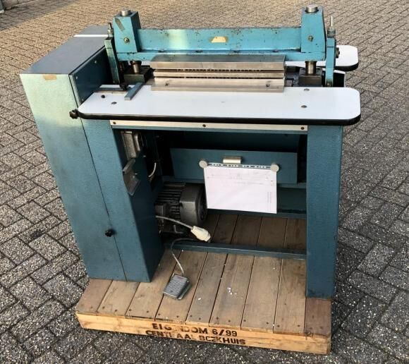 DE GROOT Punching perforating machine