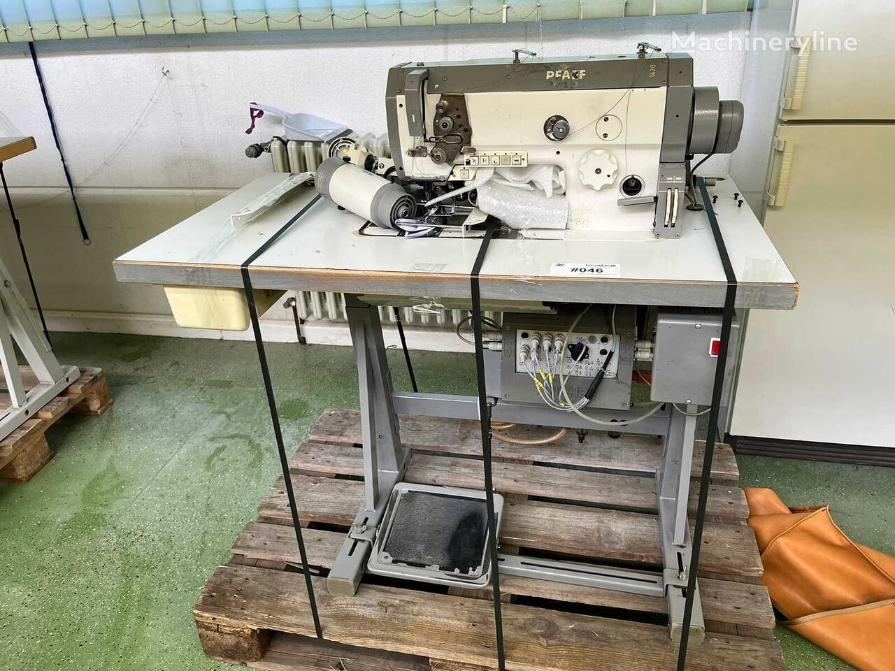 Pfaff 1425 sewing equipment