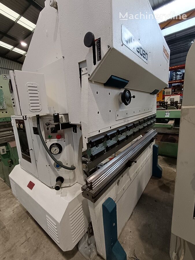 Adira QIH-8020 sheet bending machine