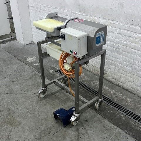 Steen ST111 skinning machine