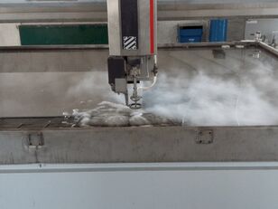 macchina da taglio a getto d'acqua Intermac primus 322