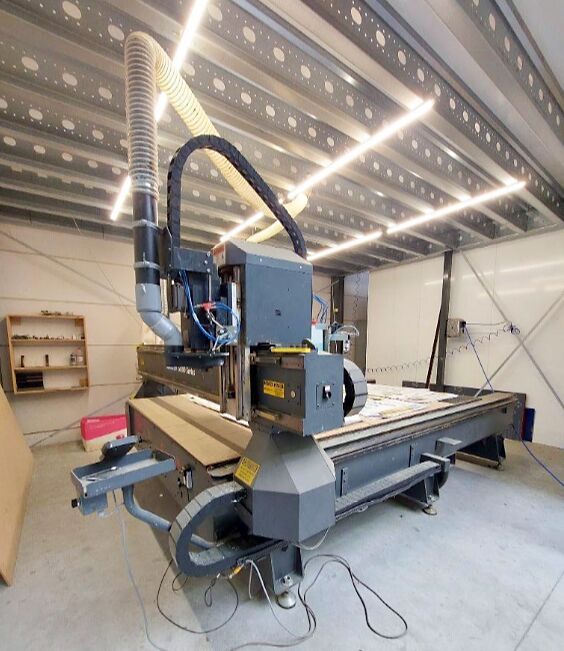 Multicam 5-304-H wood milling machine