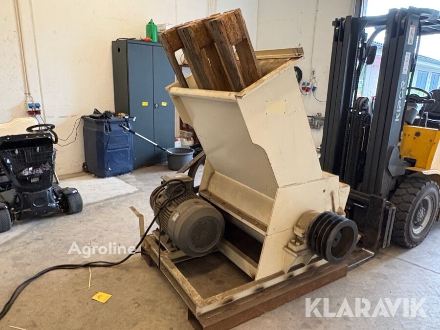Machine de recyclage de bois Palleknuser à vendre | Machineryline SN Machine de recyclage de bois Palleknuser - Machineryline