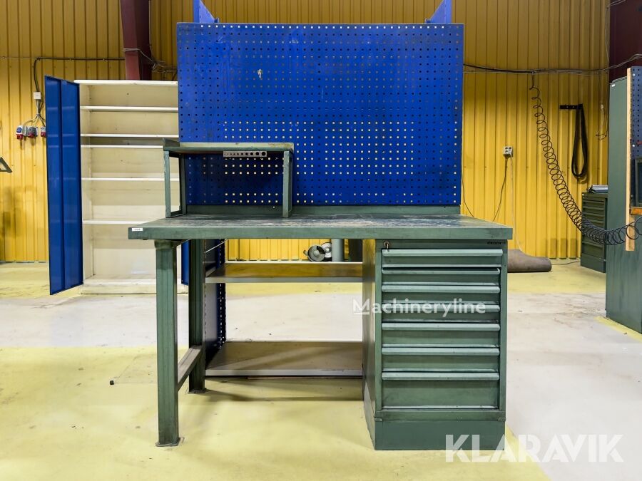 AB Arbetsbänk, solid furu, verktygstavla och hurts i stål med 7 låd workbench - Machineryline