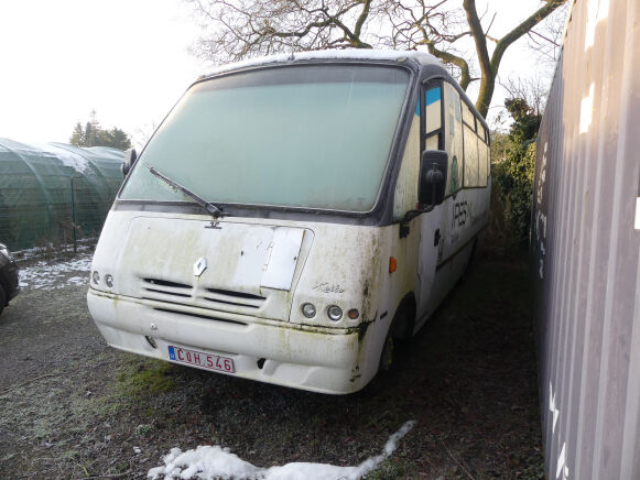 Renault Unvi Xeito (52NFA7) prigradski autobus