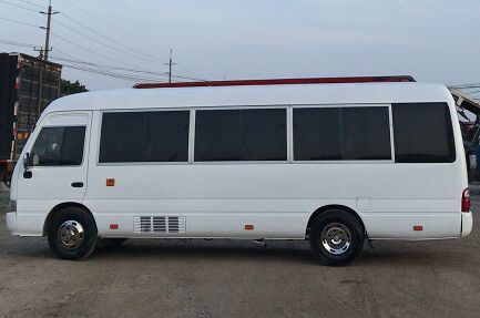 autobus podmiejski Toyota Coaster