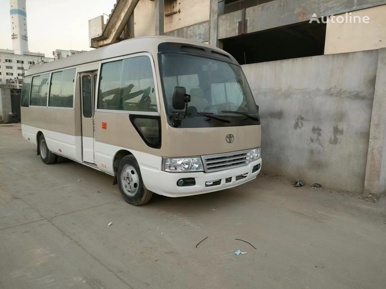 Toyota Coaster autobús interurbano