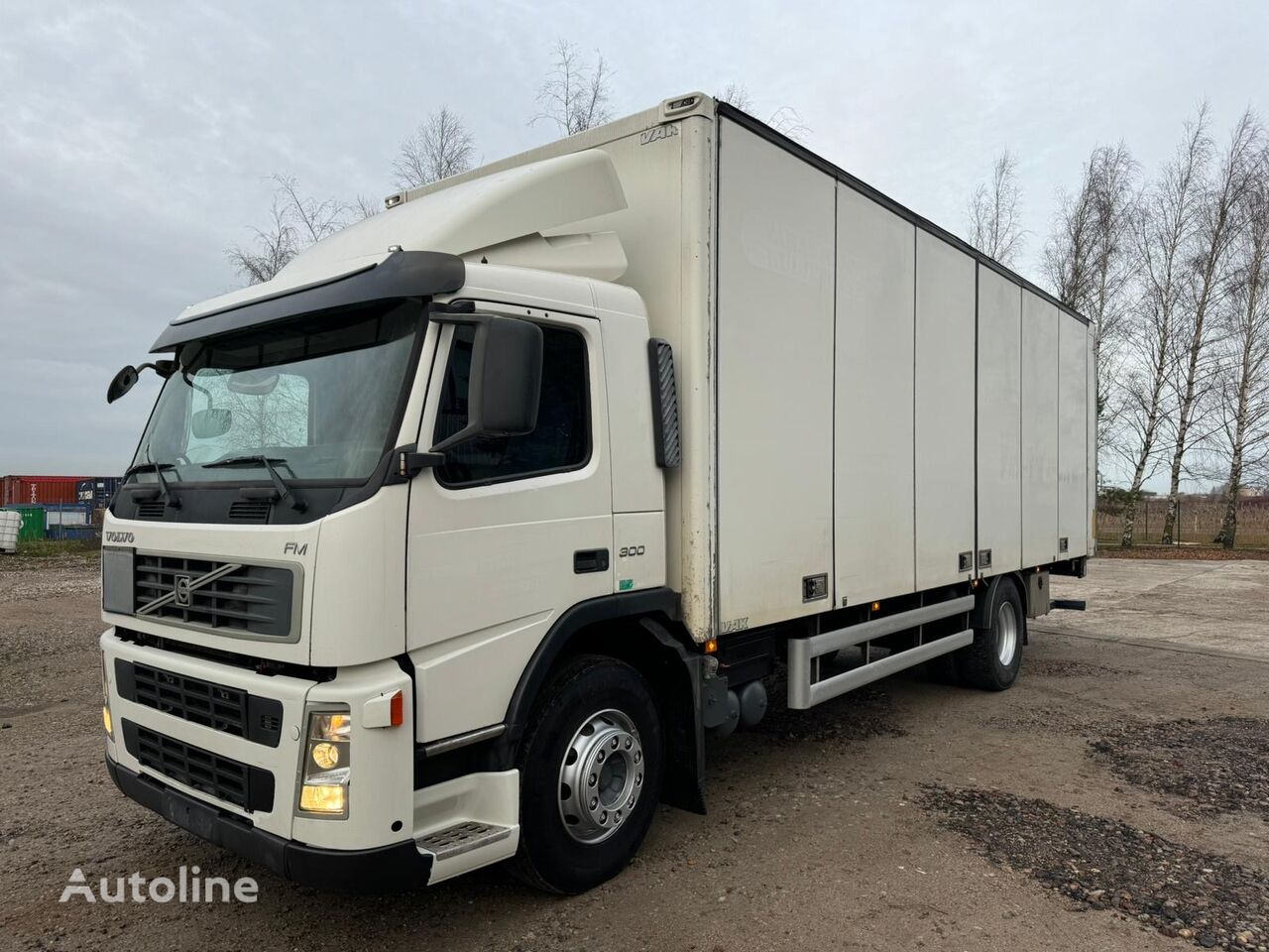 truk isotermal Volvo FM300