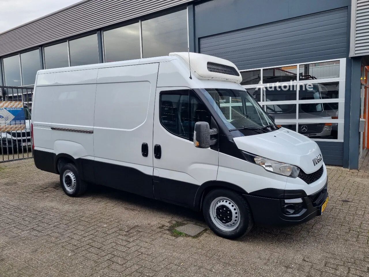 Véhicule utilitaire isotherme IVECO Daily 35S17 3.0D Koelwagen TK V300MAX st 230V +20C / -20C - Autoline